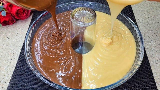 Dvoubarevní lehký vláčný koláč ve tvaru bábovky - Snadná a rychlá příprava!