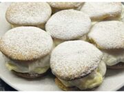 Medové krémeše jako jednohubky: Rychlý recept na krémový dezert z medových plátů pro snadné servírování