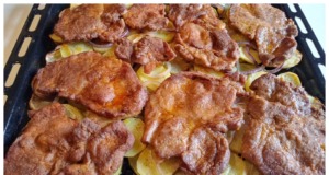 Fantasticky chutná krkovička na plechu s bramborami pečená na jednom plechu