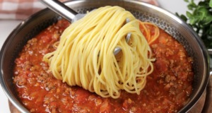 Italská chuť v pohodlí vaší kuchyně: Recept na špagety v rajčatové omáčce s mletým masem Špagety v rajčatové omáčce s mletým masem
