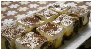 Božské pudinkové kostky se zakysanou smetanou