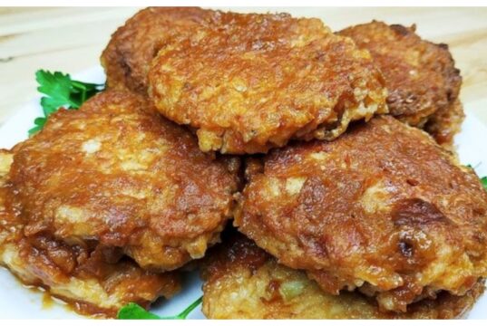 Sedlácké řízky: Připravte si levné a syté jídlo, které chutná i zapřisáhlým masožravcům Sedlácké bezmasé cibulové řízky