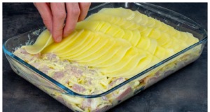 Toto zapékané masíčko s bramborami můžeme jíst i 3 dny za sebou: Perfektní oběd z jedné mísy