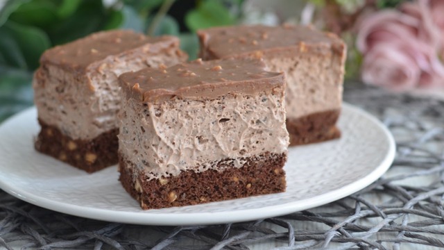 Pěnový čokoládovo-oříškový dort se smetanovo-čokoládovým mascarpone krémem Pěnový čokoládovo-oříškový dort se smetanovo-čokoládovým mascarpone krémem