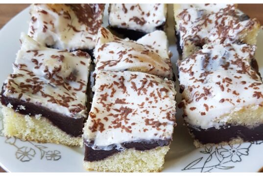 Čokoládová CIK CAK buchta se zakysanou smetanou s jednoduchou a rychlou přípravou CIK CAK buchta s čokoládovým pudinkem: Efektní dezert se zakysanou smetanou