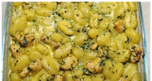 Zapečené gnocchi s kuřecím masem, špenátem a sýrem
