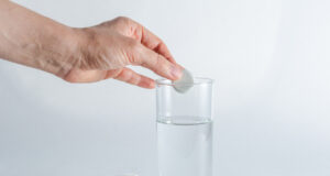 Šumivý vitamín C je užitečný nejen pro zdraví: Vyčistíte s ním i vodní kámen