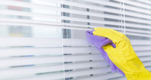 Tipy a triky na mytí žaluzií: Ušetří vám nervy i čas