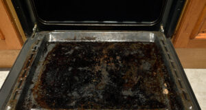 Vyzkoušejte tento skvělý trik, jak vyčistit plech na pečení, aby znova zářil čistotou