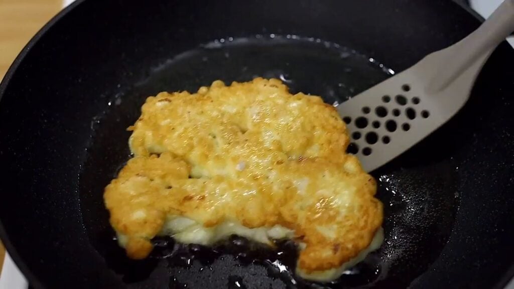 Květák v česnekové směsi zapékaný s rajčetem a mozzarellou - netradiční recept!