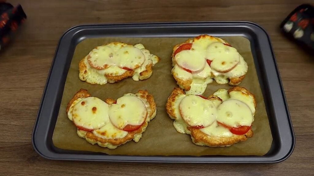 Květák v česnekové směsi zapékaný s rajčetem a mozzarellou - netradiční recept!