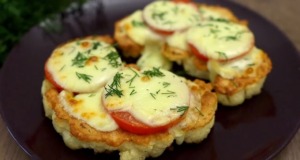 Květák v česnekové směsi zapékaný s rajčetem a mozzarellou – netradiční recept! Květák v česnekové směsi zapékaný s rajčetem a mozzarellou - netradiční recept!