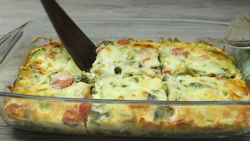 Zapečená brokolice se zeleninou v lahodné směsi se sýrem mozzarella