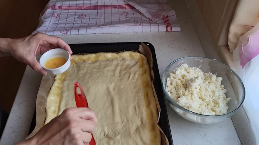 Kynutý borůvkový koláč s drobenkou s jednoduchou přípravou