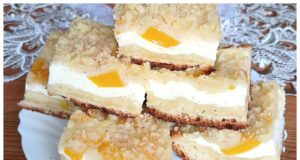 Recept na kynutý tvarohovo-broskvový koláč s drobenkou