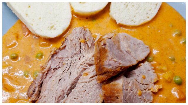 Bratislavská plec – tradiční slovenská klasika s jemným masem a smetanovou omáčkou