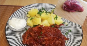 Lahodná marinovaná vepřová krkovice na medu a slanině Lahodná marinovaná vepřová krkovice na medu a slanině