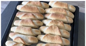 Vyzkoušejte tento recept na domácí klasické české rohlíky