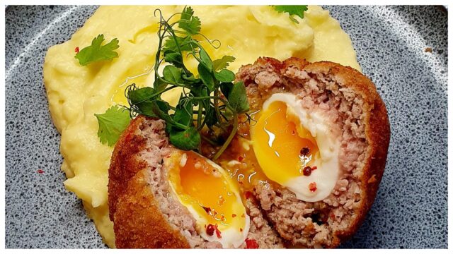 Skotské vejce s bramborovou kaší