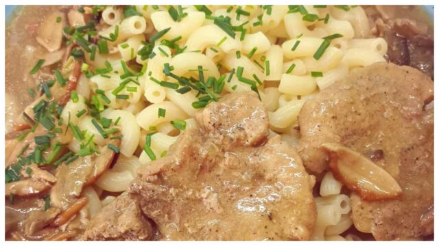 vepřová kýta na houbách s těstovinami