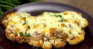 Zapečené „stromečky“ květáku se smetanovými houbami a mozzarellou Zapečené stromečky květáku se smetanovými houbami a mozzarellou