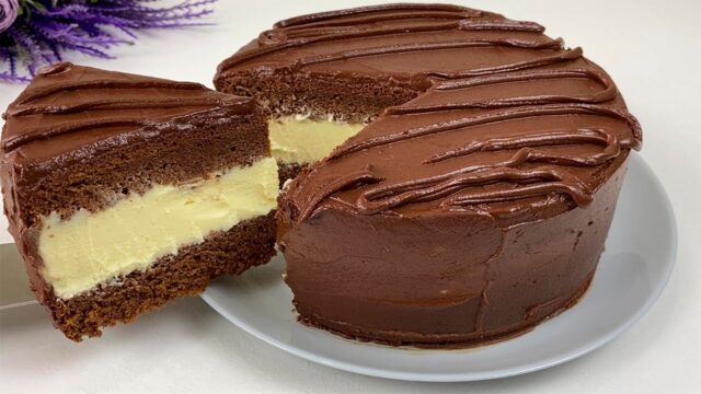 Smetanovo-kakaový dort s krémem z kondenzovaného mléka - Ideální k lahodné kávě! Smetanovo-kakaový dort s krémem z kondenzovaného mléka - Ideální k lahodné kávě!