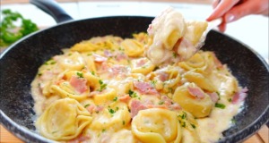 Tortellini se šunkou v lahodné krémové smetanovo-parmazánové omáčce – Báječná večeře na stole! Tortellini se šunkou v lahodně krémové smetanovo-parmazánové omáčce - Báječná večeře na stole!