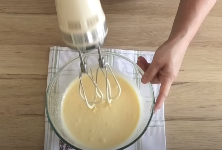 Recept na extra rychlý a chutný tvarohový koláč s rozinky