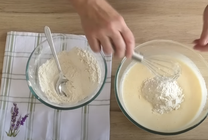 Recept na extra rychlý a chutný tvarohový koláč s rozinky