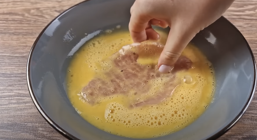 Chutné řízky z vepřového karé na strouhaných bramborách - perfektní recept