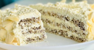 Dietní makový dort z ovesných vloček s tvarohovo-citrónovým krémem a mandlovými lupínky Dietní makový dort z ovesných vloček s tvarohovo-citrónovým krémem a mandlovými lupínky