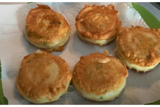 Bramborové dukáty v jogurtovém těstíčku s mrkví a petrželkou