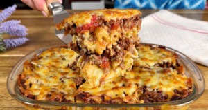 Vrstvené zapečené těstoviny v jemné sýrové omáčce s pórkem a mletým masem – Jiná verze lasagní! Vrstvené zapečené těstoviny v jemné sýrové omáčce s pórkem a mletým masem - Jiná verze lasagní!