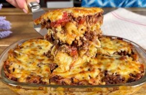 Vrstvené zapečené těstoviny v jemné sýrové omáčce s pórkem a mletým masem - Jiná verze lasagní!