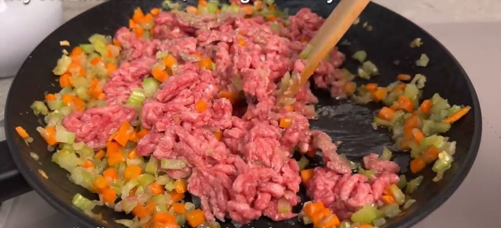 Gurmánské špagety Bolognese v rajčatové omáčce - Lahodná večeře!