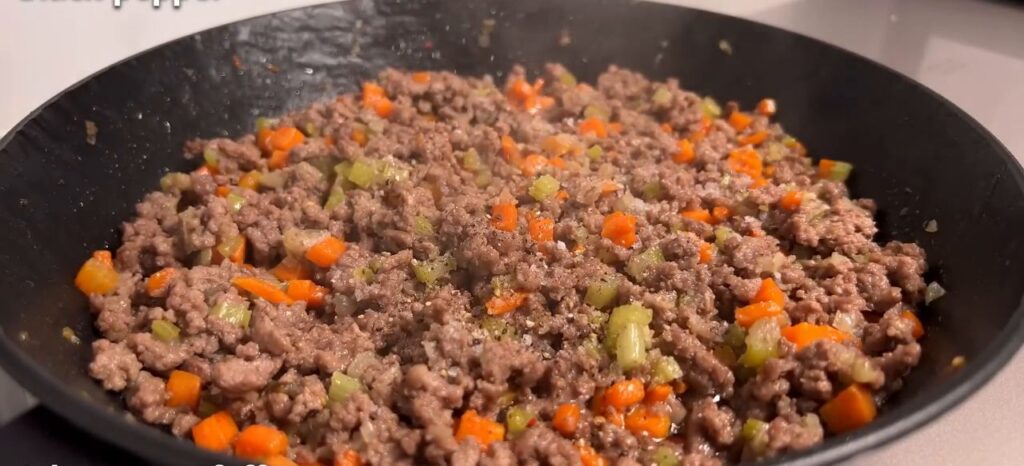 Gurmánské špagety Bolognese v rajčatové omáčce - Lahodná večeře!