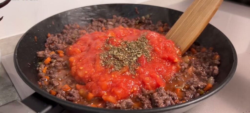 Gurmánské špagety Bolognese v rajčatové omáčce - Lahodná večeře!