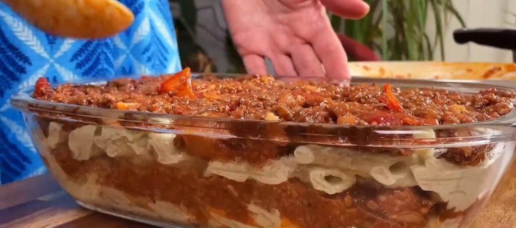 Vrstvené zapečené těstoviny v jemné sýrové omáčce s pórkem a mletým masem - Jiná verze lasagní!