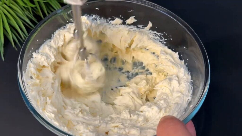 Báječný oplatkový dort s mascarpone krémem a bílou čokoládou - Pouze 4 ingredience!