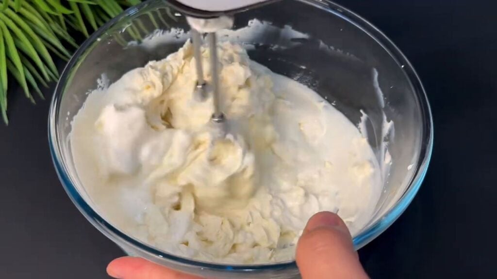 Báječný oplatkový dort s mascarpone krémem a bílou čokoládou - Pouze 4 ingredience!