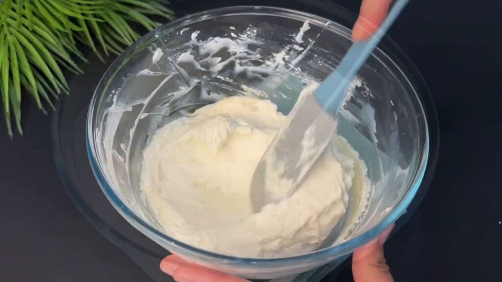 Báječný oplatkový dort s mascarpone krémem a bílou čokoládou - Pouze 4 ingredience!