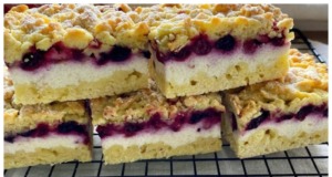 Recept na strouhaný koláč s tvarohem a lesním ovocem