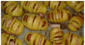 Recept na plněné brambory šunkou, sýrem, cibulí a klobásou