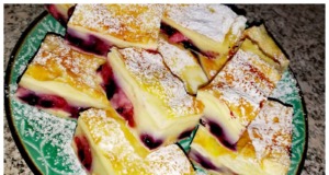 Luxusní pudinkové řezy připravené z listového těsta Rychlé pudinkové řezy s piškoty a ovocem