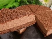Kakaový dort se sušenkovým základem s čokoládovým tvarohem a mascarpone krémem - Bez pečení!