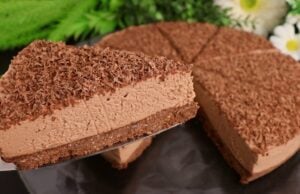 Kakaový dort se sušenkovým základem s čokoládovým tvarohem a mascarpone krémem - Bez pečení!
