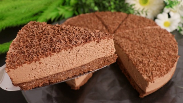 Kakaový dort se sušenkovým základem s čokoládovým tvarohem a mascarpone krémem - Bez pečení! Kakaový dort se sušenkovým základem s čokoládovým tvarohem a mascarpone krémem - Bez pečení!
