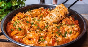 Smažené krevety s těstovinami a rajčaty – Inspirace na vynikající obídek!