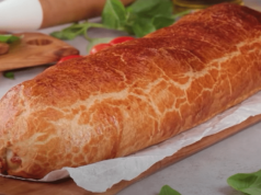 Výborný recept na slaný štrúdl se šunkou, paprikou a sýrem: