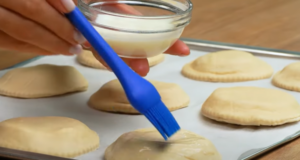 Dukátky z listového těsta plněné mozzarellou a rajčaty!